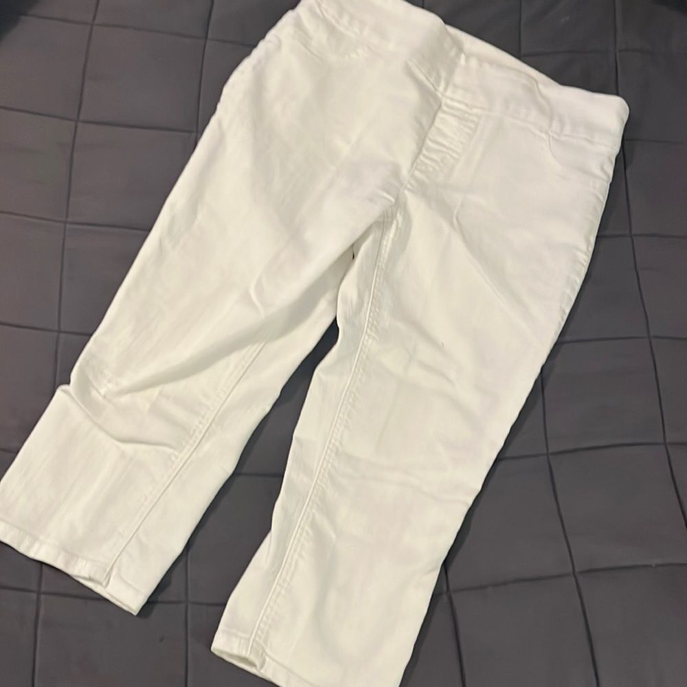 Chico’s White Capri Jegging